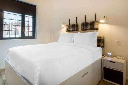 Gowanus Inn & Yard image 19