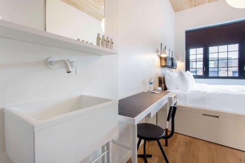 Gowanus Inn & Yard image 23